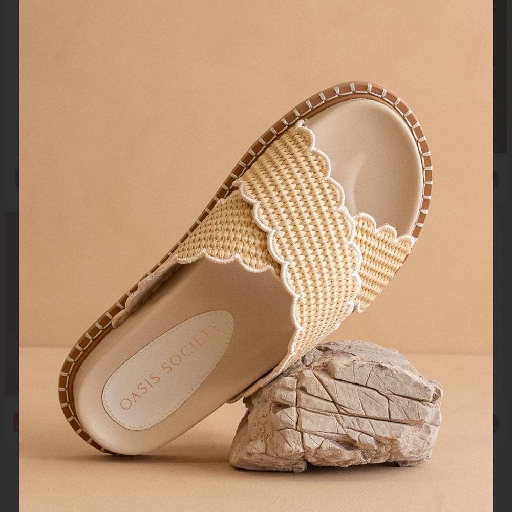 Oasis Society Beige Scalloped Woven Slide Sandals